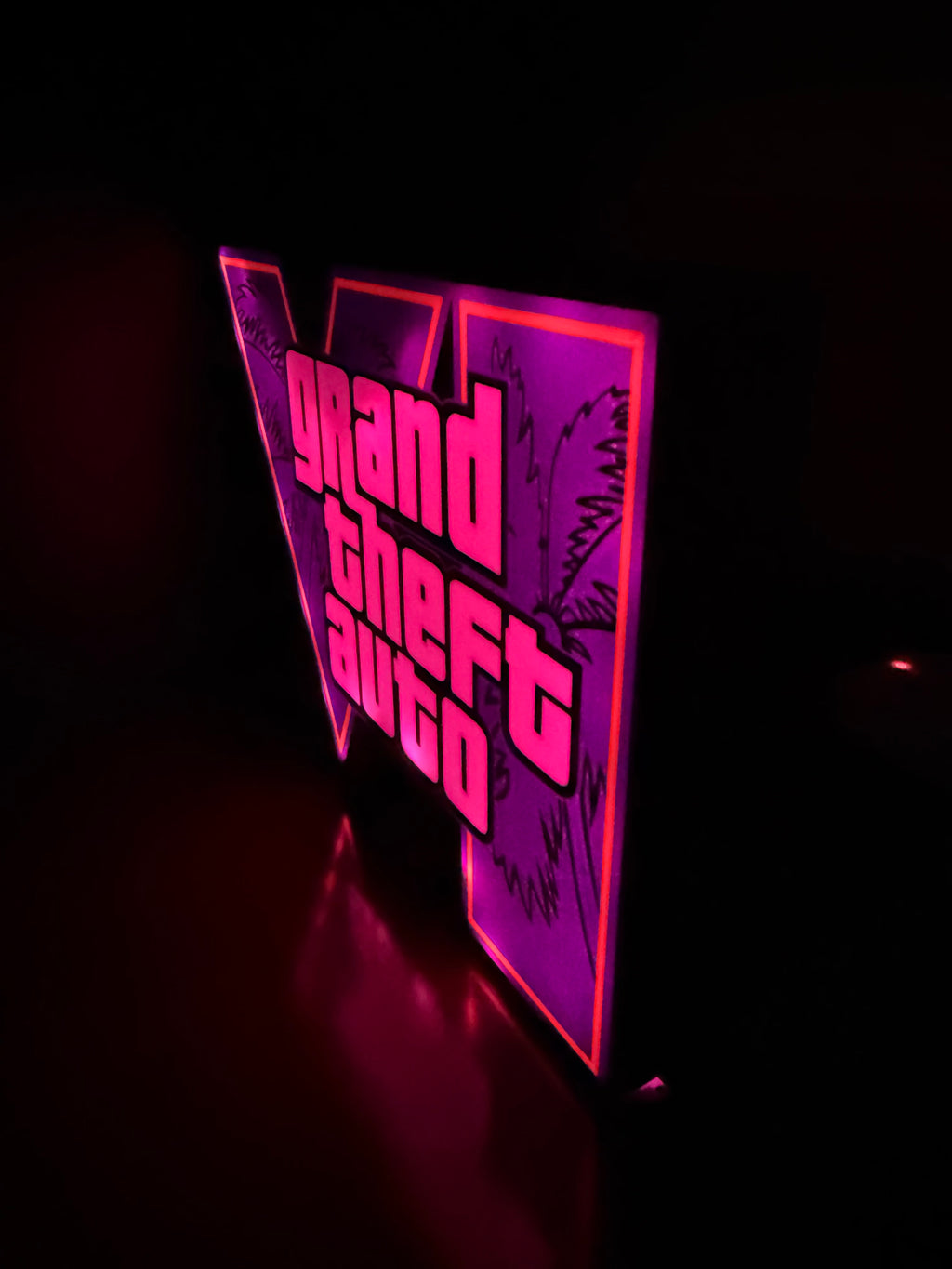🌴 Lampada LED RGB GTA VI Vice City (con Telecomando Incluso)